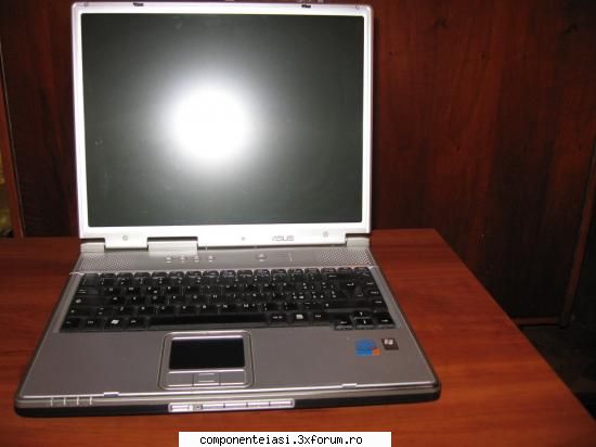 asa arata laptopul laptop asus pentium4 2,66gb